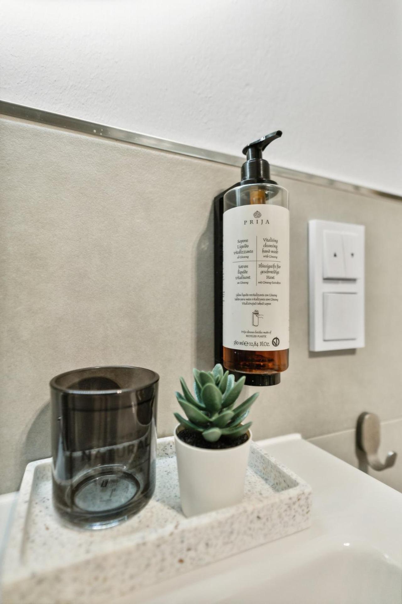 Deluxe Apartment In Bielefeld City Mit Parkplatz Und Terrasse Eksteriør bilde